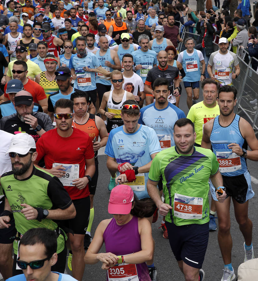 Más de 7.500 corredores participan en la 29ª edición de la Media Maratón Ciudad de Málaga.