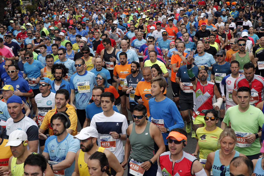 Más de 7.500 corredores participan en la 29ª edición de la Media Maratón Ciudad de Málaga.