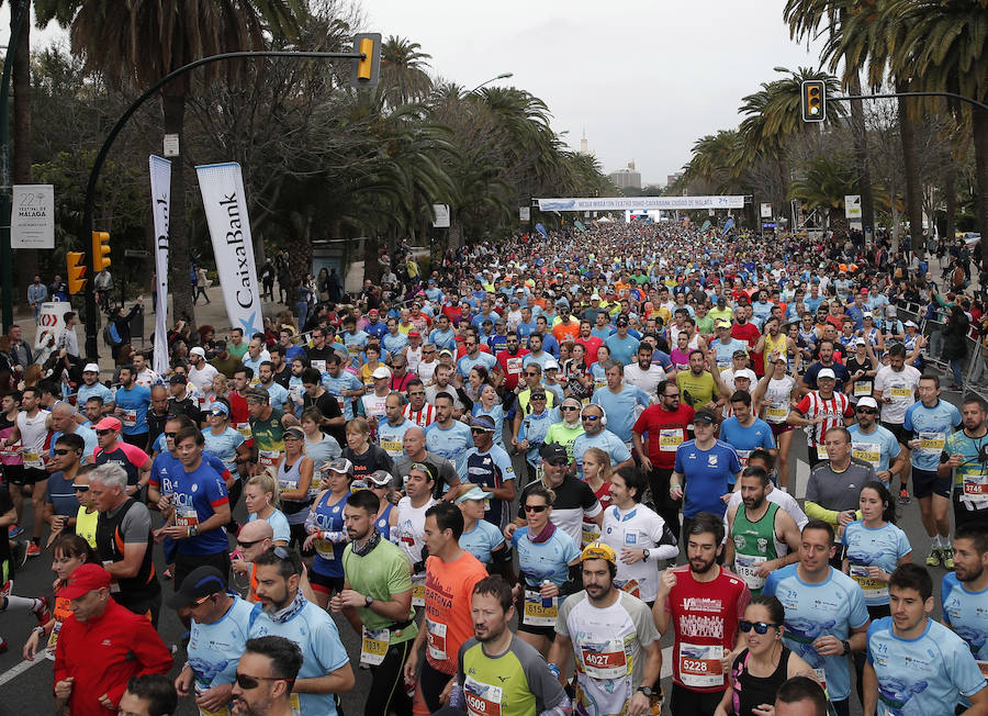 Más de 7.500 corredores participan en la 29ª edición de la Media Maratón Ciudad de Málaga.