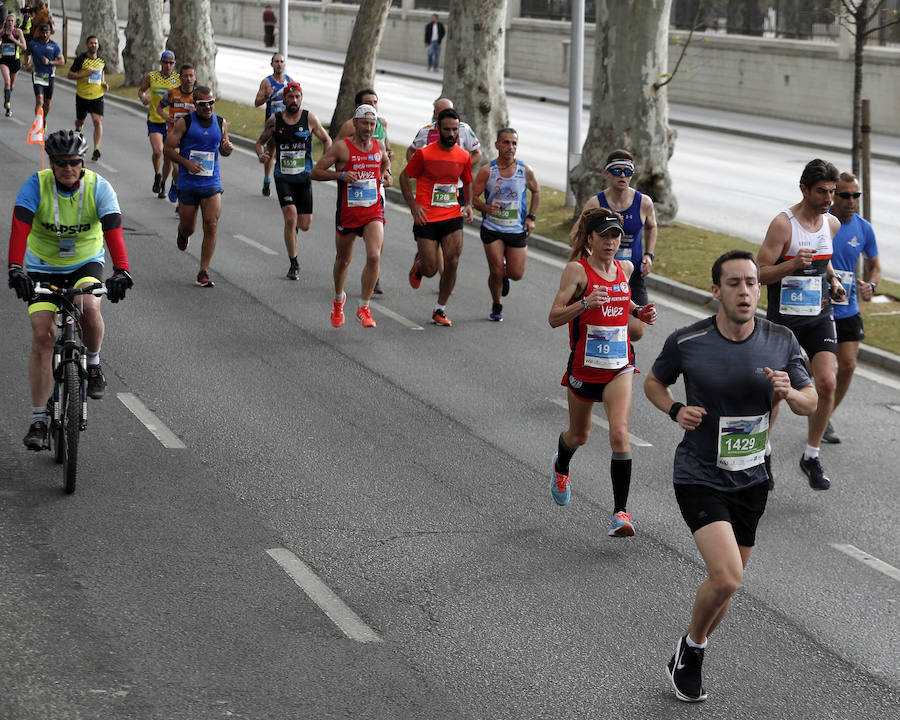 Más de 7.500 corredores participan en la 29ª edición de la Media Maratón Ciudad de Málaga.