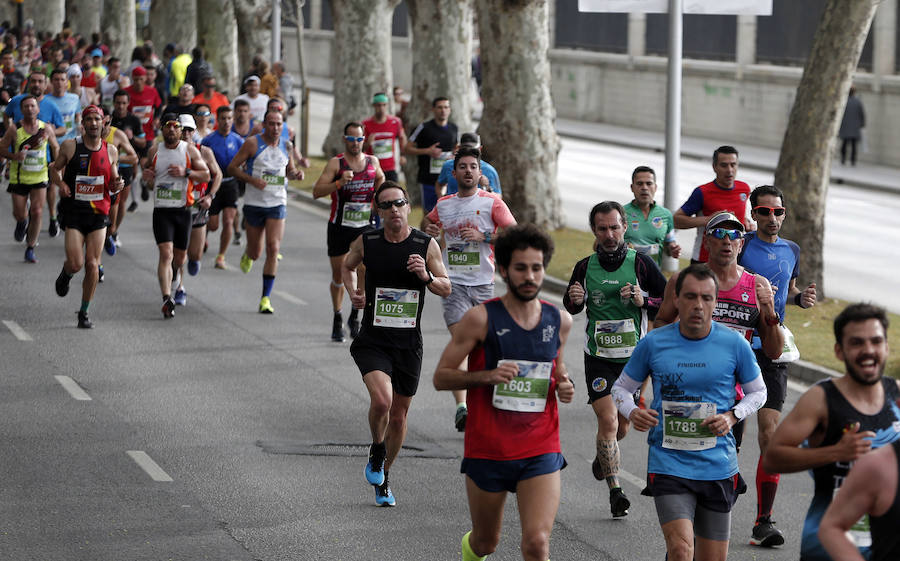 Más de 7.500 corredores participan en la 29ª edición de la Media Maratón Ciudad de Málaga.