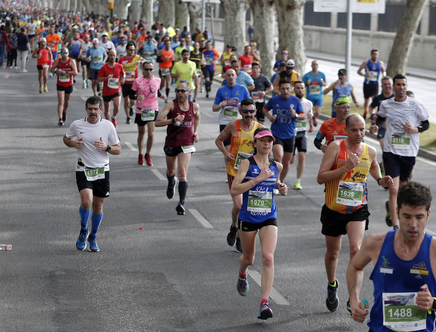 Más de 7.500 corredores participan en la 29ª edición de la Media Maratón Ciudad de Málaga.