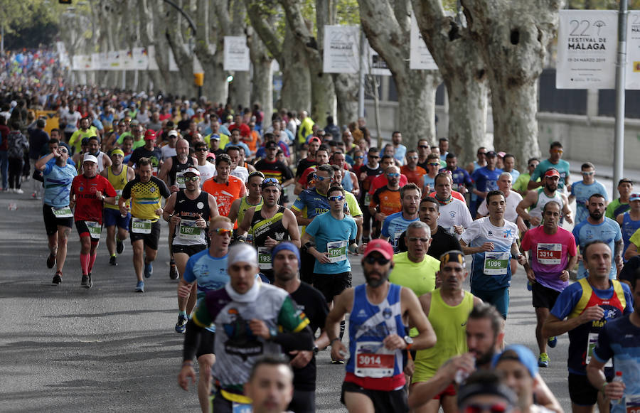 Más de 7.500 corredores participan en la 29ª edición de la Media Maratón Ciudad de Málaga.