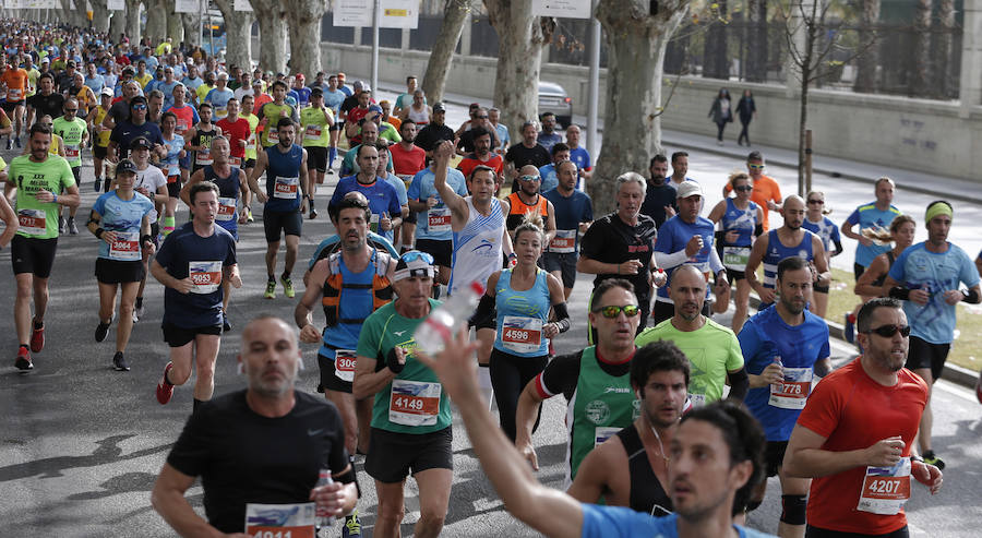 Mucho ambiente y color han llenado hoy las calles del centro de Málaga en la Media Maratón Teatro Soho Caixabank Ciudad de Málaga 2019