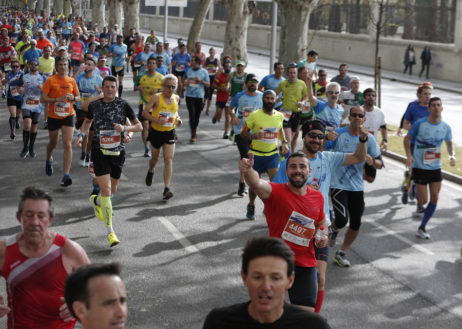 Mucho ambiente y color han llenado hoy las calles del centro de Málaga en la Media Maratón Teatro Soho Caixabank Ciudad de Málaga 2019