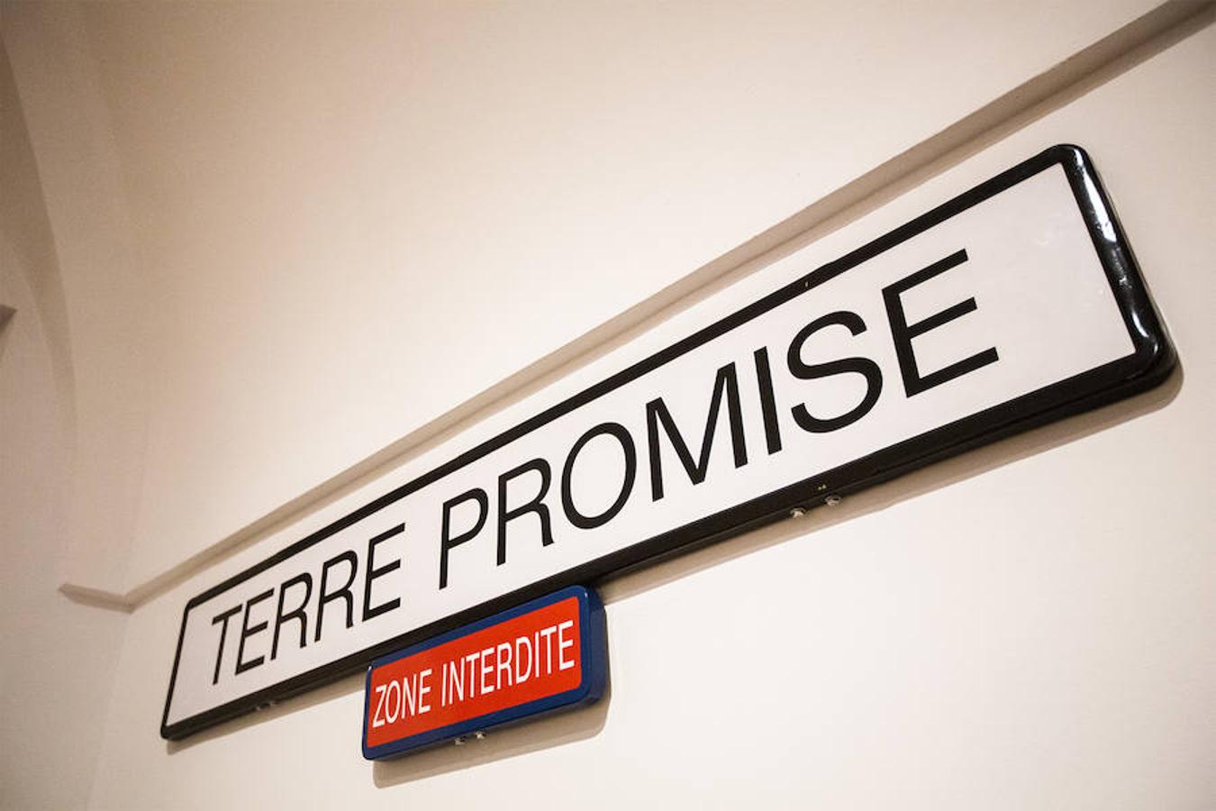 El creador malagueño firma en el museo nacional una ambiciosa retrospectiva que repasa cuatro décadas de trayectoria