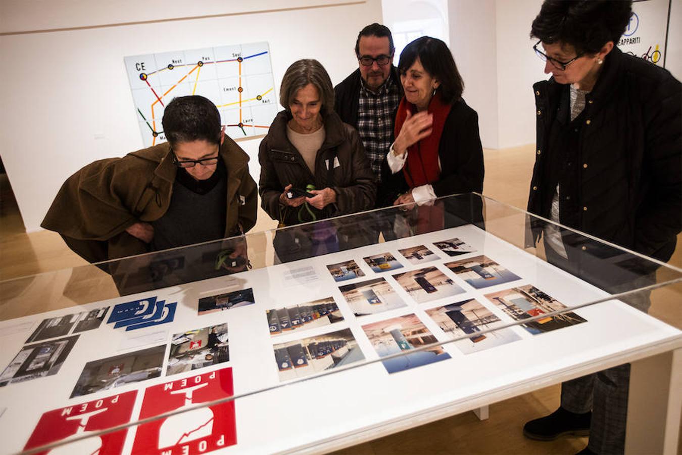 El creador malagueño firma en el museo nacional una ambiciosa retrospectiva que repasa cuatro décadas de trayectoria
