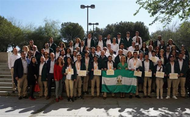 La delegación andaluza en los SpainSkills, con el consejero Javier Imbroda. 