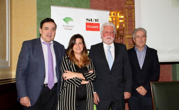 Pedro Luis Gómez, Ana Cabrera, Jesús Castiñeiras y Emilio Alba, ayer, en el salón de actos de Unicaja de la Acera de la Marina.