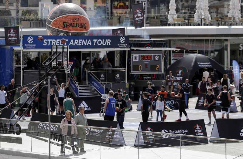 Los aficionados al baloncesto tienen la oportunidad de participar y ganar premios en el Torneo 3 contra 3 que se celebra este sábado y domingoi