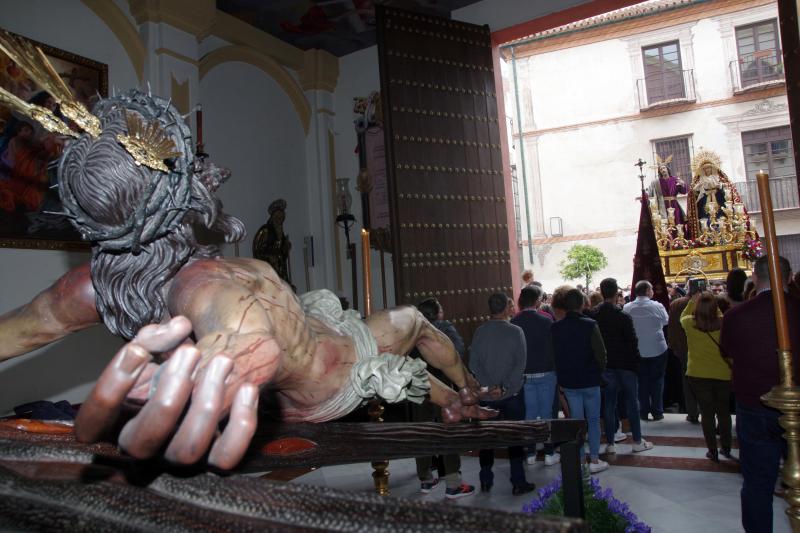 Traslado de los titulares de la Hermandad de la Sagrada Cena desde la parroquia de los Santos Mártires.