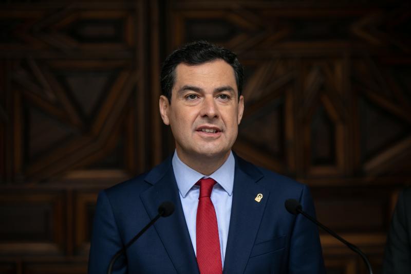 Juanma Moreno, presidente de la Junta de Andalucía, ha recibido a los presidentes de los Consejos de Cofradías de Andalucía, en la víspera de la Semana Santa 2019. 