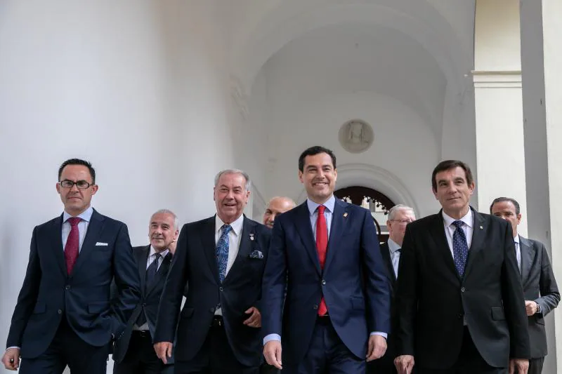 Juanma Moreno, presidente de la Junta de Andalucía, ha recibido a los presidentes de los Consejos de Cofradías de Andalucía, en la víspera de la Semana Santa 2019. 