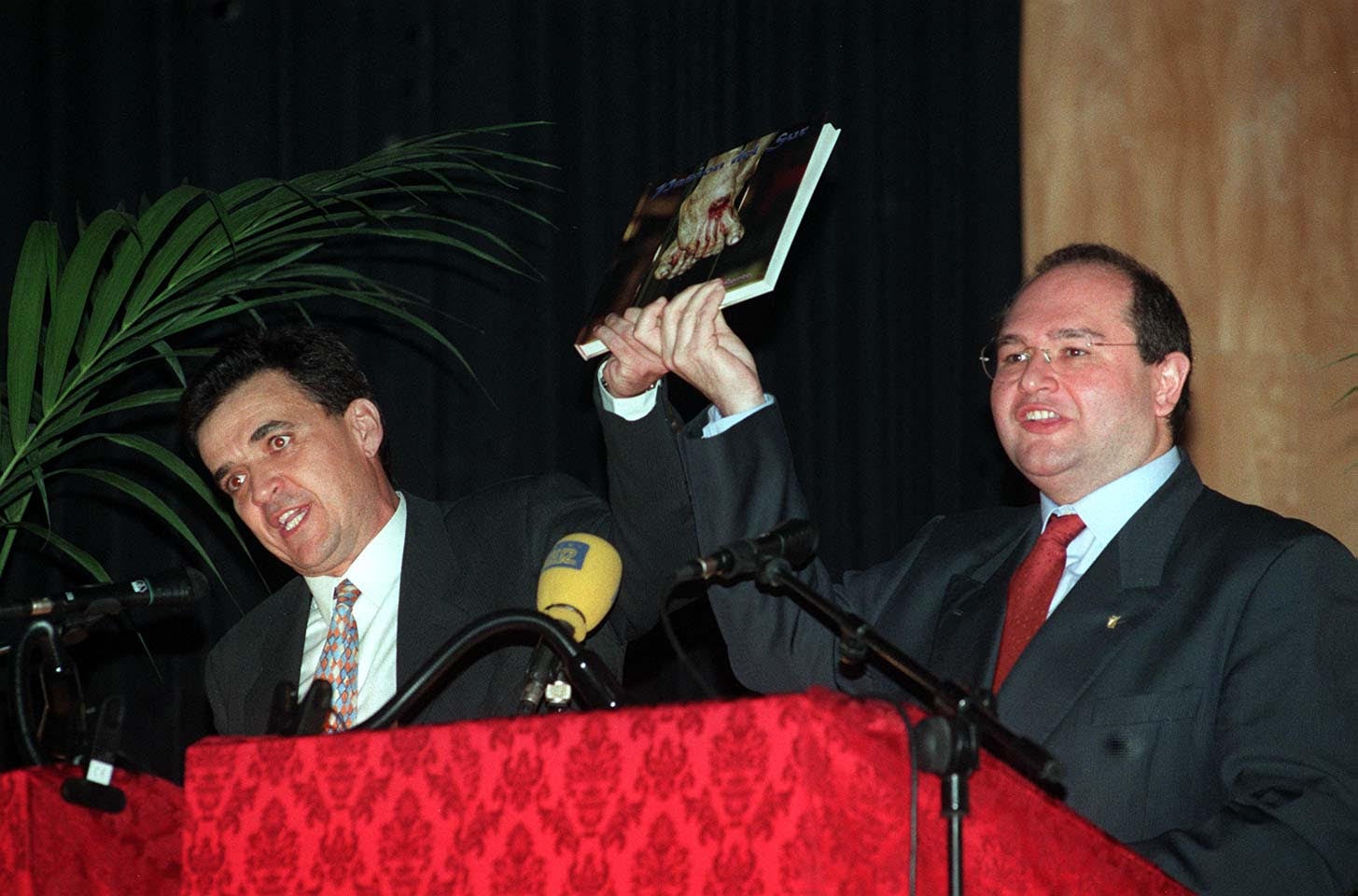 Antonio Garrido había participado en todas las presentaciones de las promociones editoriales de Pasión del SUR hasta su fallecimiento, como se aprecia en estas fotos., muchas de las cuales fueron realizadas por Fernando González.