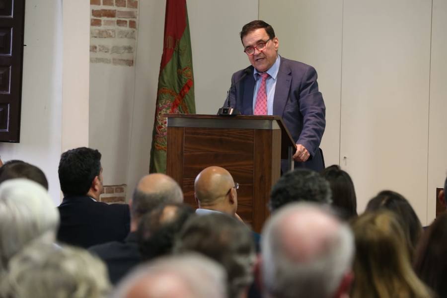 El libro es un gran homenaje a Garrido y a Gonzàlez, pero también un homenaje a la Semana Santa y a las cofradías de Málaga que se entregará con SUR.