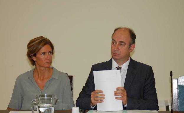 Pilar Fernández-Fígares y Manuel Aguilar en un pleno 