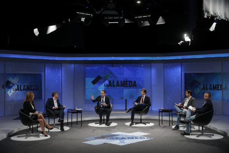 Los candidatos al Congreso por Málaga del PP (Pablo Montesinos), PSOE (Ignacio López), Unidas Podemos (Alberto Garzón), Ciudadanos (Guillermo Díaz) y Vox (Patricia Rueda) se reúnen para discutir sus propuestas de cara a la campaña para las elecciones generales del 28 de abril. 