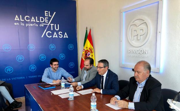 Borja Ortiz, Francisco Salado y Antonio Fernández, este jueves en el comité local del PP.