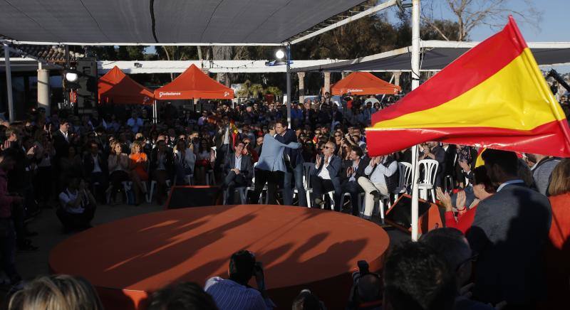 El líder de Ciudadanos, Albert Rivera, ha acudido al primer gran acto central de esta campaña electoral en la ciudad de Málaga. En su intervención, Rivera ha explicado un gran número de propuestas que ofrece su partido para España, con las que quiere atraer al mayor número de votantes y salir victorioso el 28 de abril. 