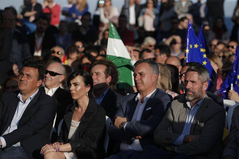El líder de Ciudadanos, Albert Rivera, ha acudido al primer gran acto central de esta campaña electoral en la ciudad de Málaga. En su intervención, Rivera ha explicado un gran número de propuestas que ofrece su partido para España, con las que quiere atraer al mayor número de votantes y salir victorioso el 28 de abril. 