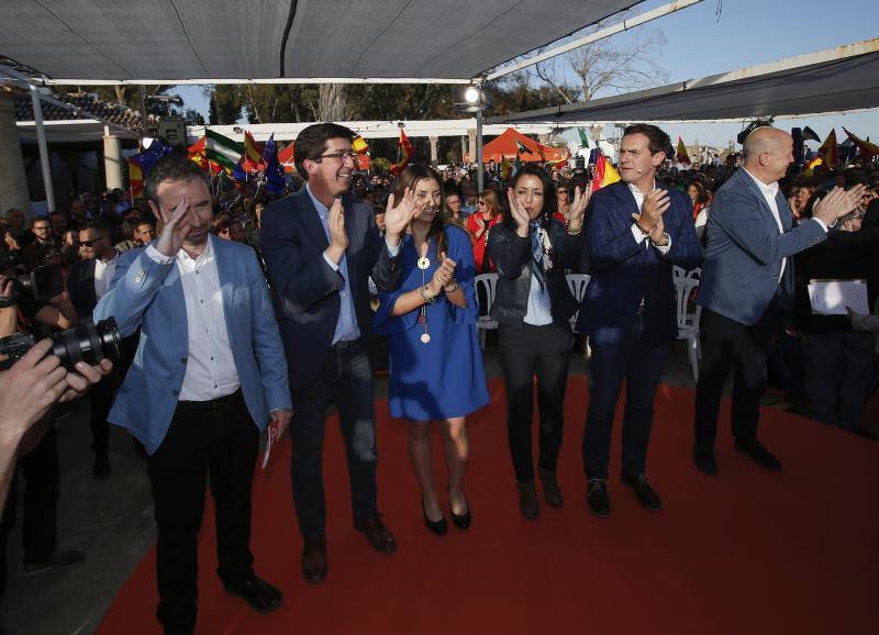 El líder de Ciudadanos, Albert Rivera, ha acudido al primer gran acto central de esta campaña electoral en la ciudad de Málaga. En su intervención, Rivera ha explicado un gran número de propuestas que ofrece su partido para España, con las que quiere atraer al mayor número de votantes y salir victorioso el 28 de abril. 