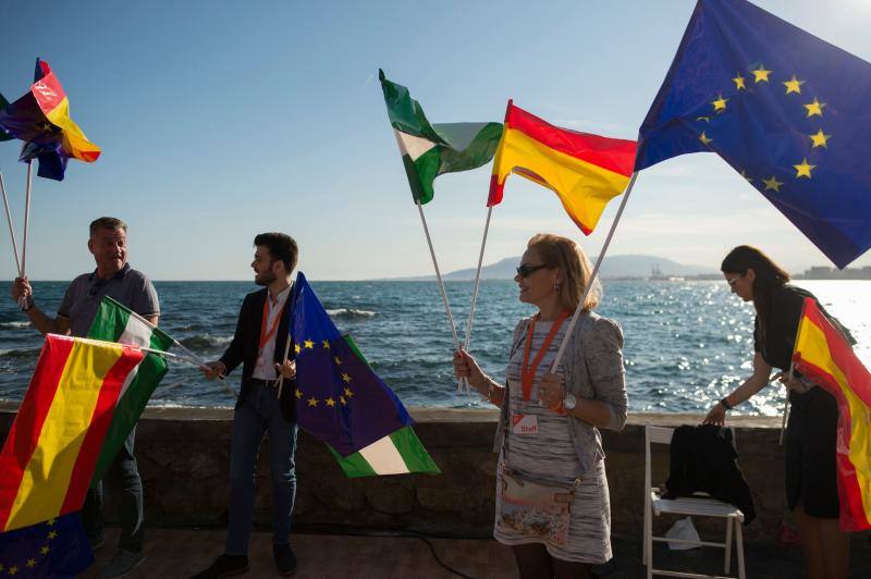 El líder de Ciudadanos, Albert Rivera, ha acudido al primer gran acto central de esta campaña electoral en la ciudad de Málaga. En su intervención, Rivera ha explicado un gran número de propuestas que ofrece su partido para España, con las que quiere atraer al mayor número de votantes y salir victorioso el 28 de abril. 
