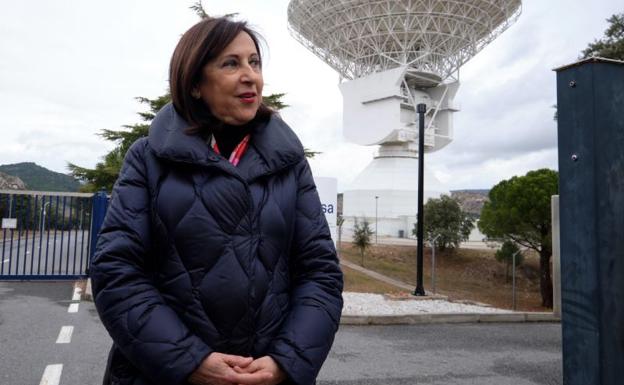 La ministra de Defensa y número uno del PSOE por la provincia de Ávila, Margarita Robles, durante su visita a la Estación de Seguimiento de Satélites de la Agencia Espacial Europea (ESA), situada en este municipio de Ávila.