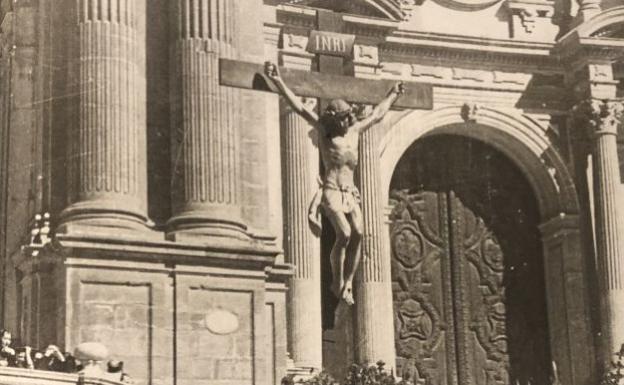 El vía crucis de Pasión en la plaza del Obispo