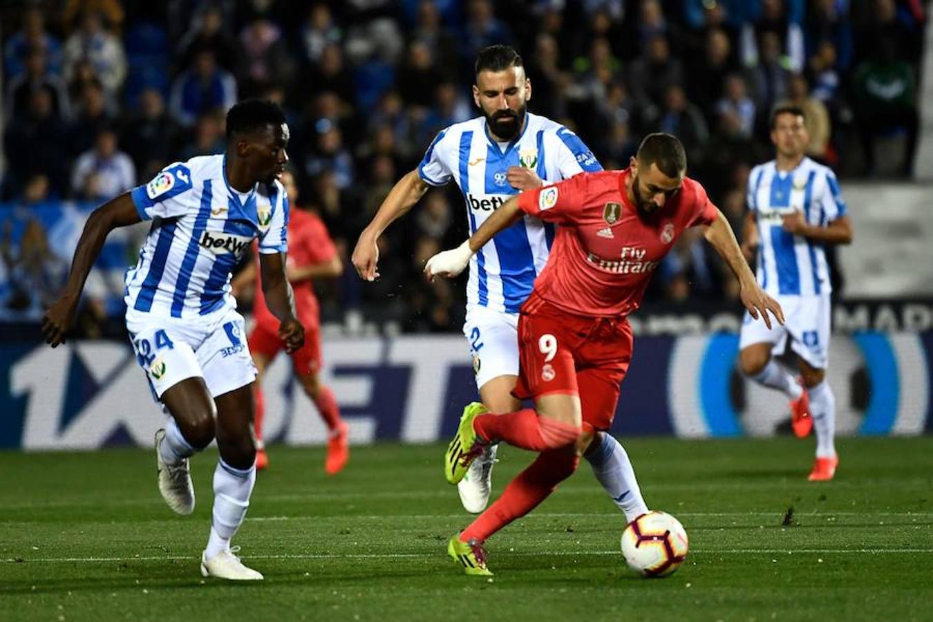 Butarque vivió una noche de emociones con la visita del Real Madrid, que jugó su primer partido de esta Liga en lunes.