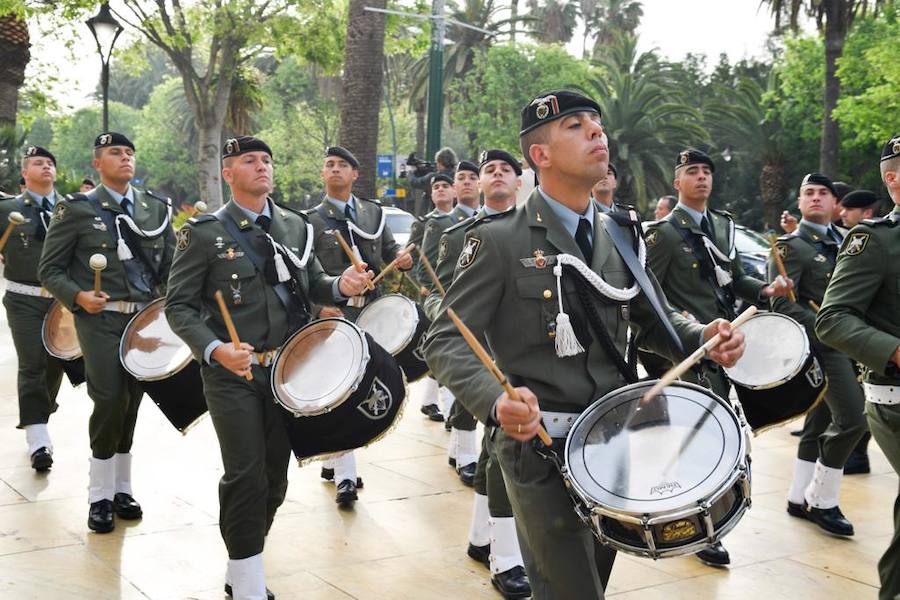 Uno de los momentos más esperados es la exhibición de saltos en la playa de la Caleta