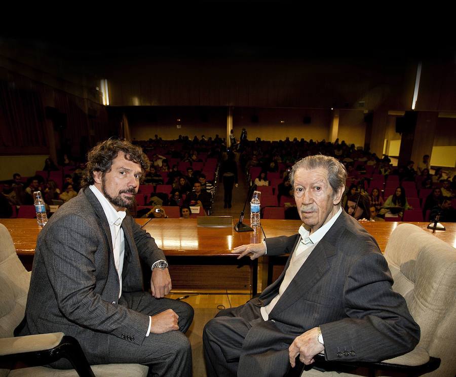 Con Teodoro León Gross en una conferencia.