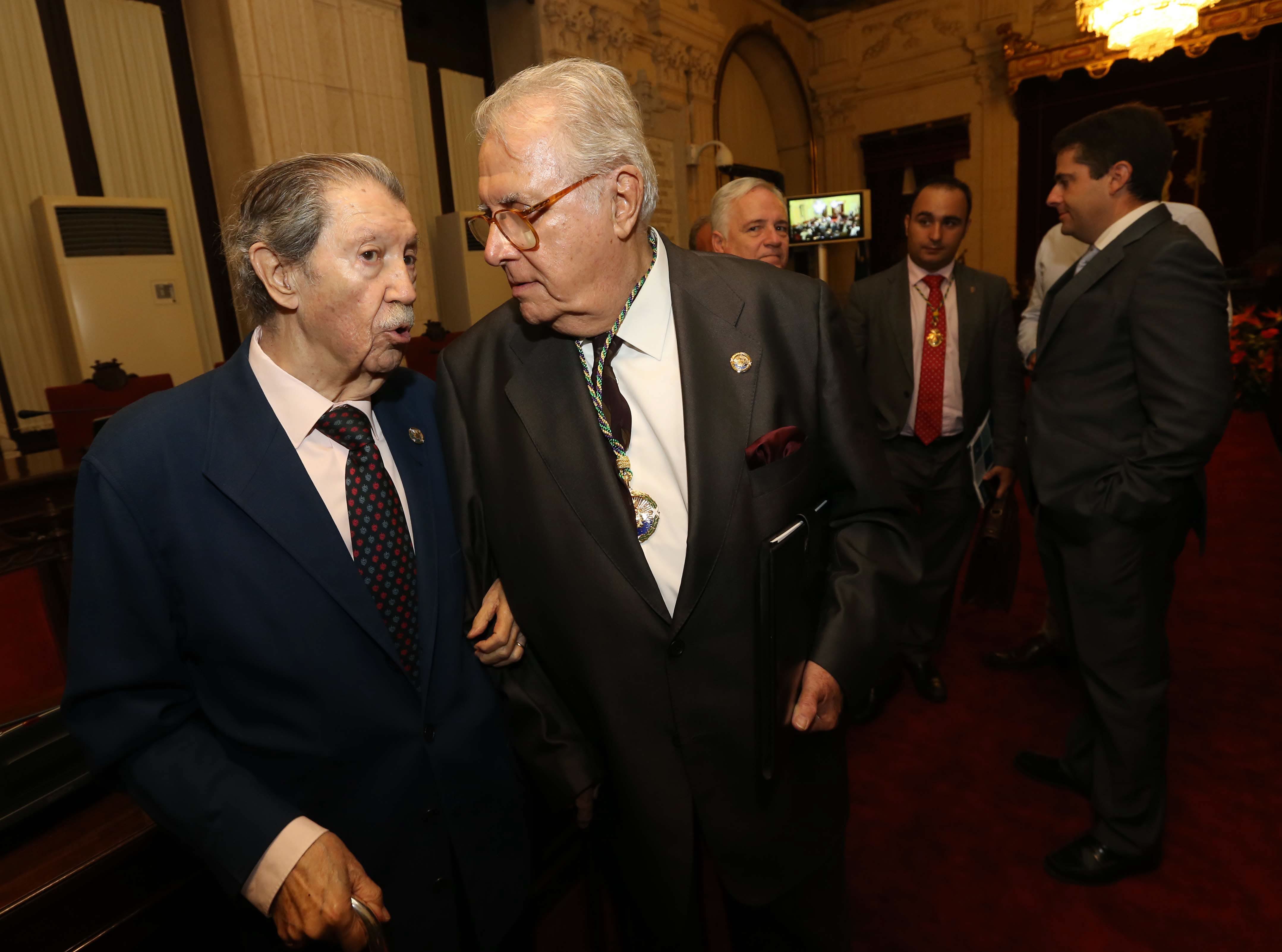 Manuel Alcántara con Eugenio Chicano.