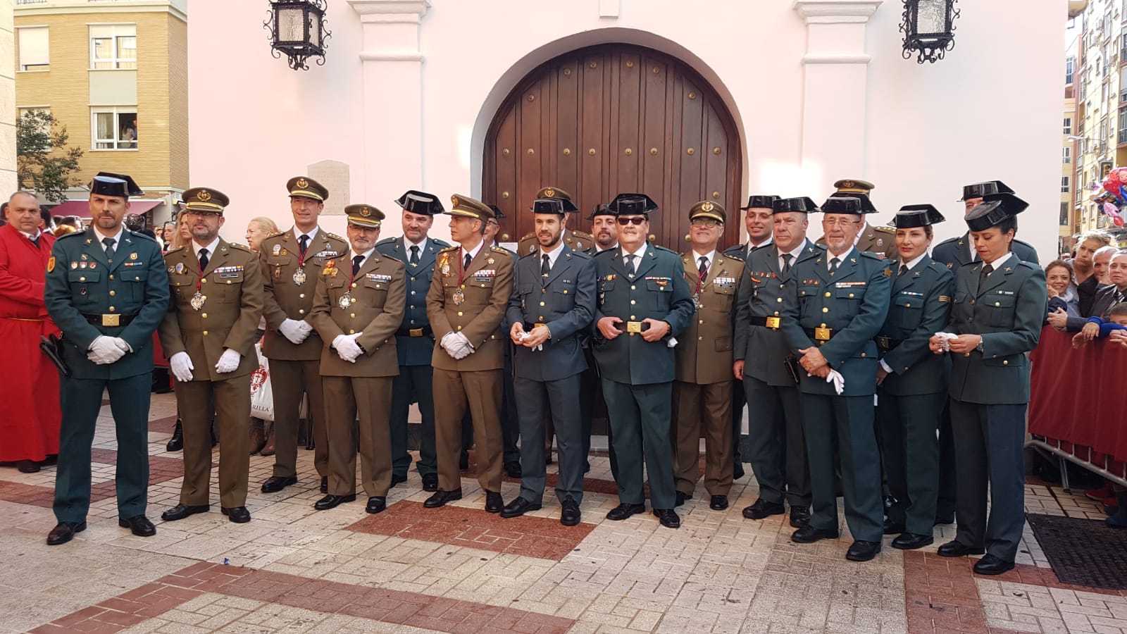 Las fotos de las cofradías del Jueves Santo: Sagrada Cena, Santa Cruz, Viñeros, Vera Cruz, Zamarrilla, Mena, Misericordia, Esperanza.