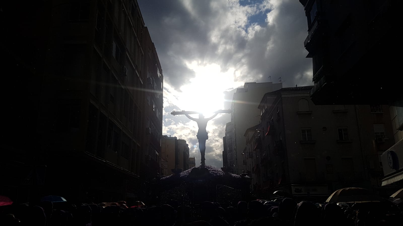 Las fotos de las cofradías del Jueves Santo: Sagrada Cena, Santa Cruz, Viñeros, Vera Cruz, Zamarrilla, Mena, Misericordia, Esperanza.