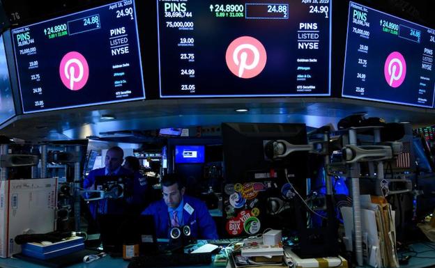 Varias pantallas muestran el identificativo de Pinterest. 