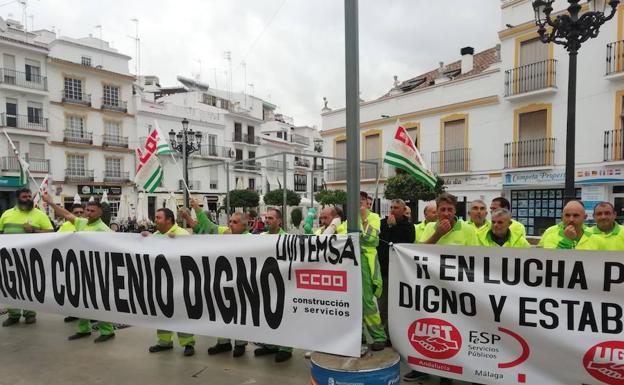 La plantilla de la empresa torroxeña de limpieza, Livitemsa, se movilizó en noviembre para exigir mejoras. 