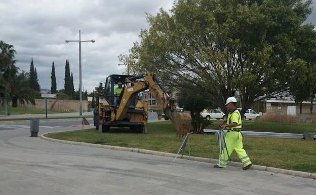 Obras en la glorieta de acceso al PTA para habilitar un tercer carril. 