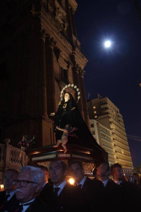 Las fotos de las cofradías del Viernes Santo: Servitas en procesión