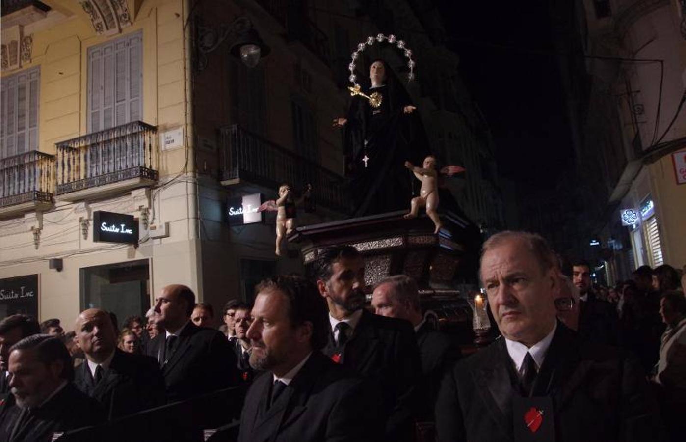 Las fotos de las cofradías del Viernes Santo: Servitas en procesión