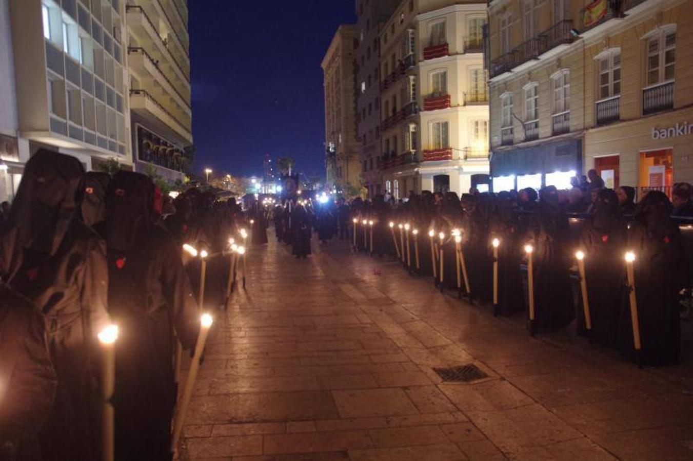 Las fotos de las cofradías del Viernes Santo: Servitas en procesión