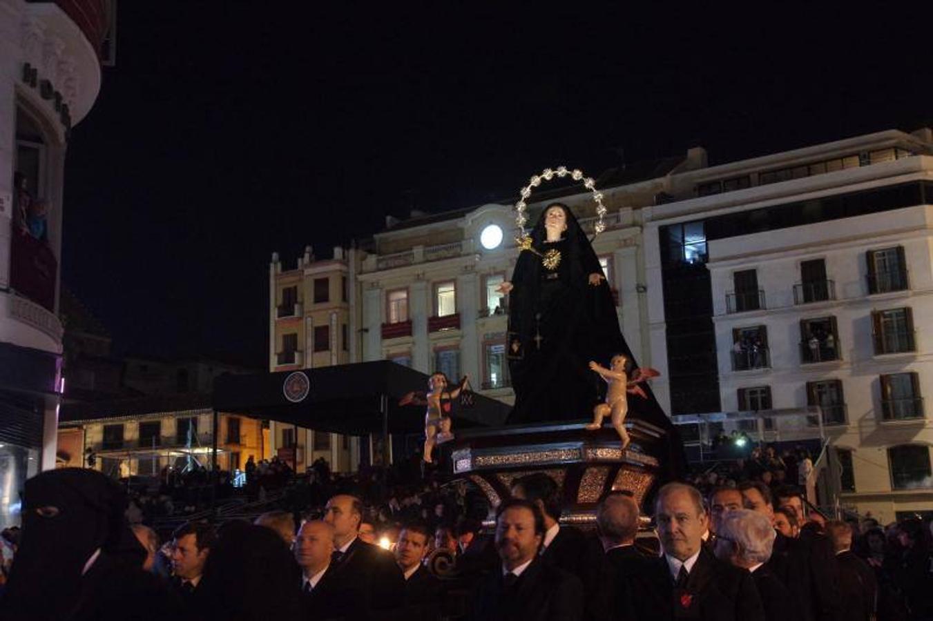 Las fotos de las cofradías del Viernes Santo: Servitas en procesión