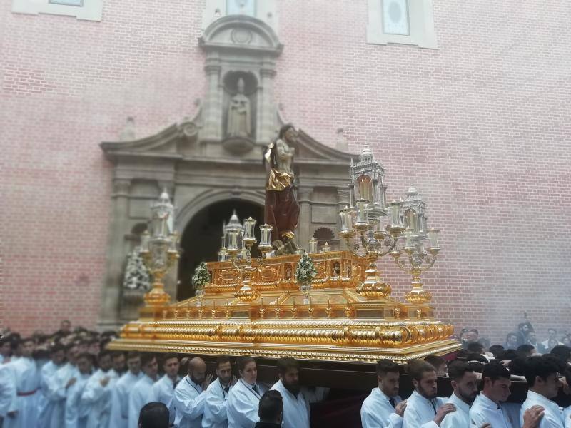 La procesión del Resucitado de Málaga, en imágenes