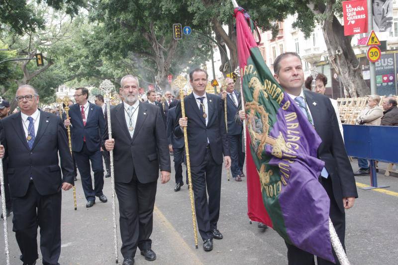 La procesión del Resucitado de Málaga, en imágenes