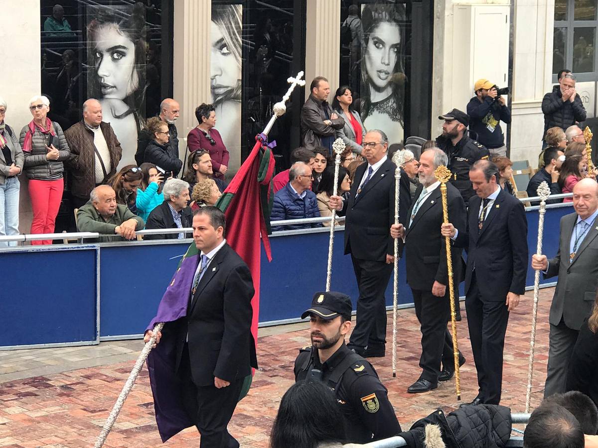 La procesión del Resucitado de Málaga, en imágenes