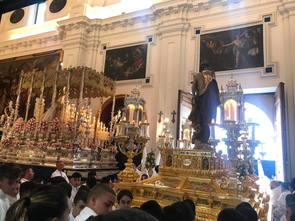 La procesión del Resucitado de Málaga, en imágenes