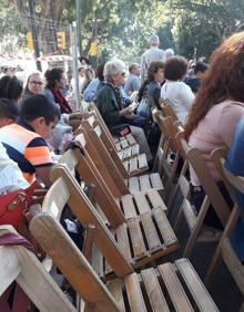 Imagen secundaria 2 - Una de las principales quejas de esta Semana Santa ha sido la sensación del blindaje del recorrido oficial, fomentada por la decisión de acotar también las bocacalles de Larios como vías de evacuación. Para ello se emplearon unas vallas de casi dos metros que acentuaron la idea de acorralamiento del público. Finalmente, se sustituyeron por otras más bajas. Otro punto de conflicto ha sido la plaza de la Marina, donde los abonados realizaron una protesta el Lunes Santo por la falta de luz. También ha cosechado críticas la estética de las tribunas allí instaladas. Las obras de la Alameda Principal han provocado incomodidades a los usuarios del recorrido y reproches mutuos entre el Ayuntamiento y la Agrupación.