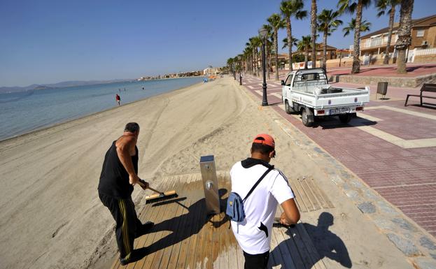 La puesta a punto de las playas depende del cielo.