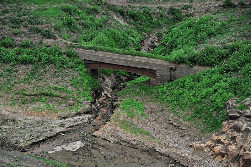 Esta es la imagen del embalse Los Laureles, en Tegucigalpa. Su agua, abastece a más del 50% de la capital hondureña, aproximadamente un millón de habitantes, mientras sufre una dura sequía.