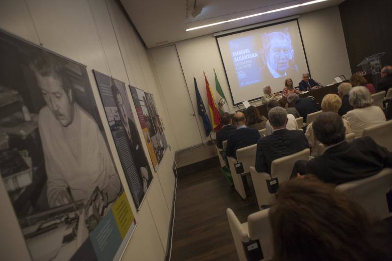 La distinción de Autor del Año se transforma en un homenaje póstumo que celebra su vida y su obra. Una antología y una exposición en el CAL recuerdan al maestro «eterno» e «irrepetible» en el Día del Libro 