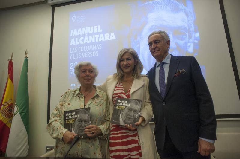 La distinción de Autor del Año se transforma en un homenaje póstumo que celebra su vida y su obra. Una antología y una exposición en el CAL recuerdan al maestro «eterno» e «irrepetible» en el Día del Libro 
